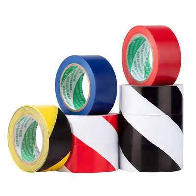 Tape en PVC noir et blanc de 50 mm marquant la voie de circulation